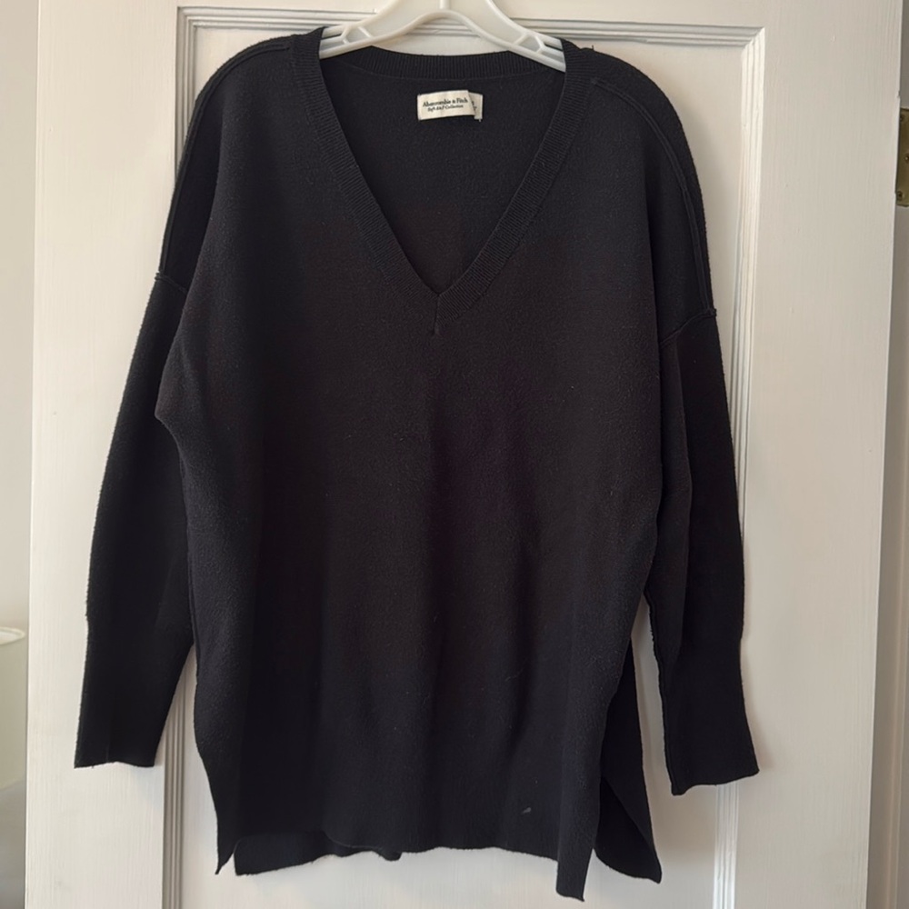Abercrombie LuxeLoft Oversized Legging-Friendly V-Neck Sweater